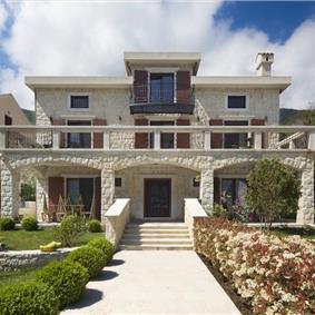 5 bedroom bayside villa with pool near Kotor, sleeps 12